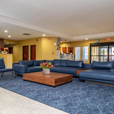 Endeavor Inn & Suites, Trademark Collection By Wyndham Topeka Eksteriør billede