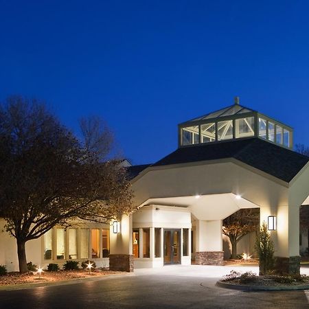 Endeavor Inn & Suites, Trademark Collection By Wyndham Topeka Eksteriør billede