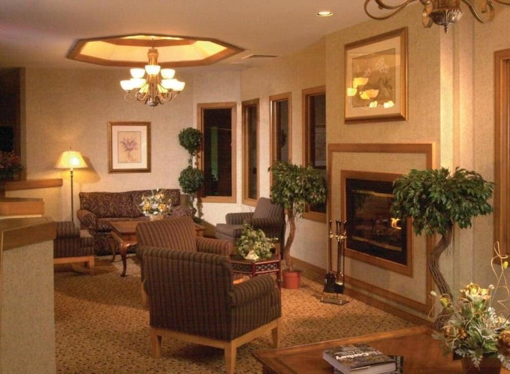 Endeavor Inn & Suites, Trademark Collection By Wyndham Topeka Eksteriør billede