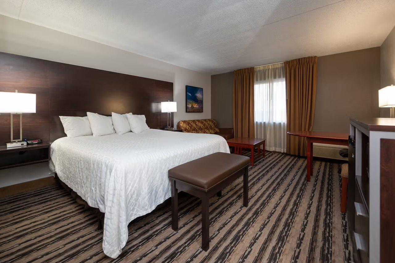 Endeavor Inn & Suites, Trademark Collection By Wyndham Topeka Eksteriør billede