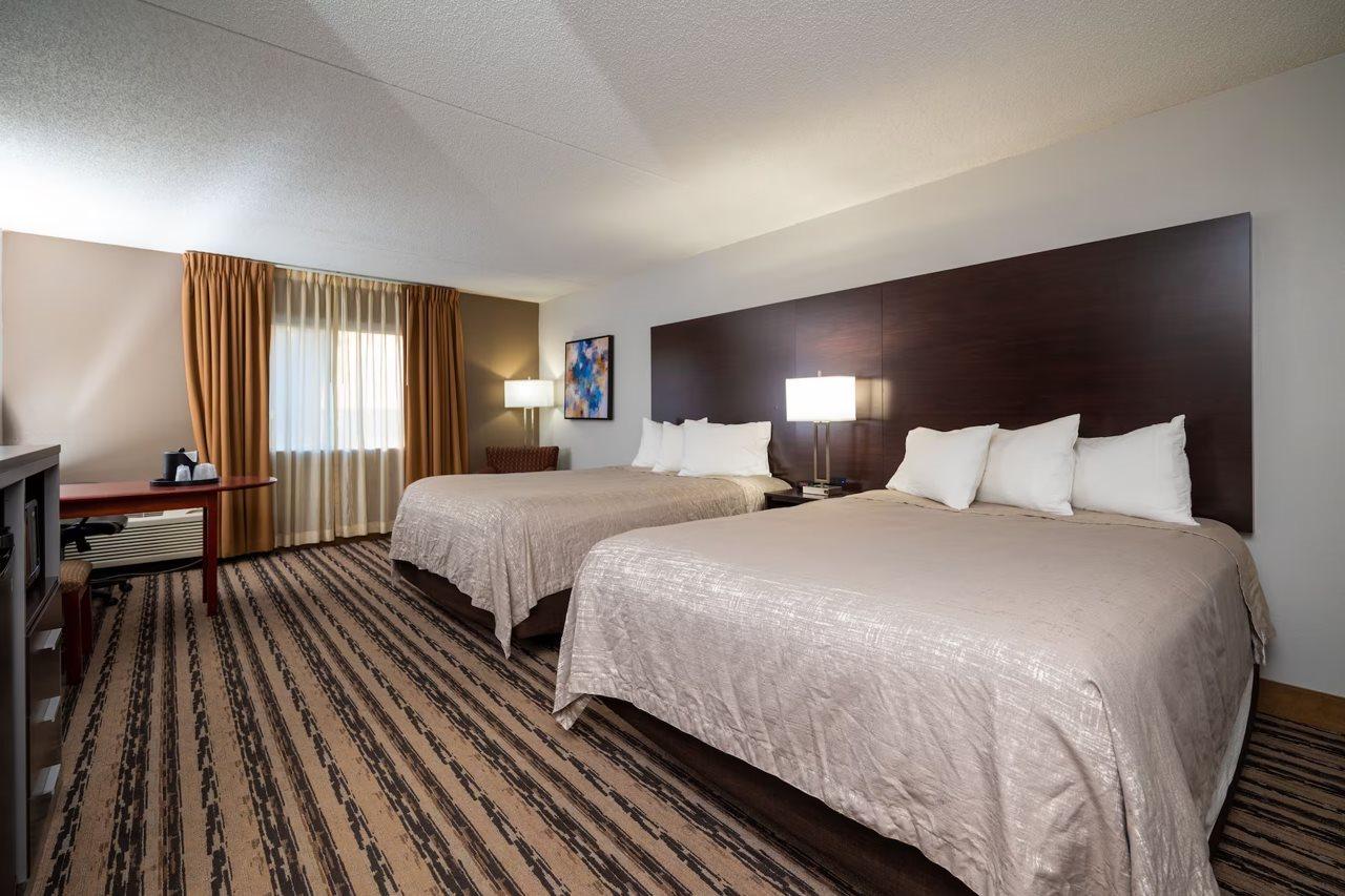 Endeavor Inn & Suites, Trademark Collection By Wyndham Topeka Eksteriør billede